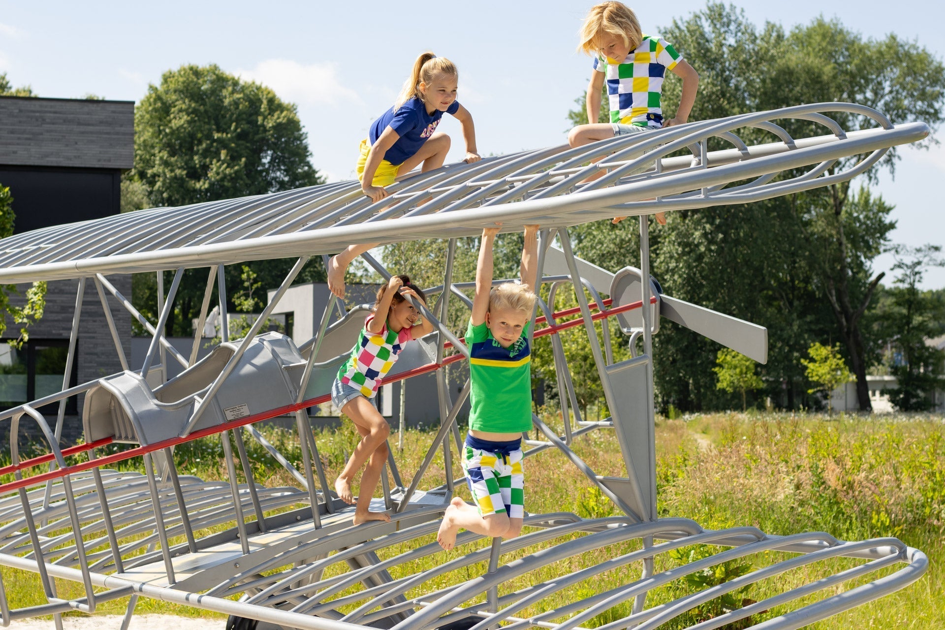 Lente in de lucht: frisse en kleurrijke outfits van We Dress Kids!
