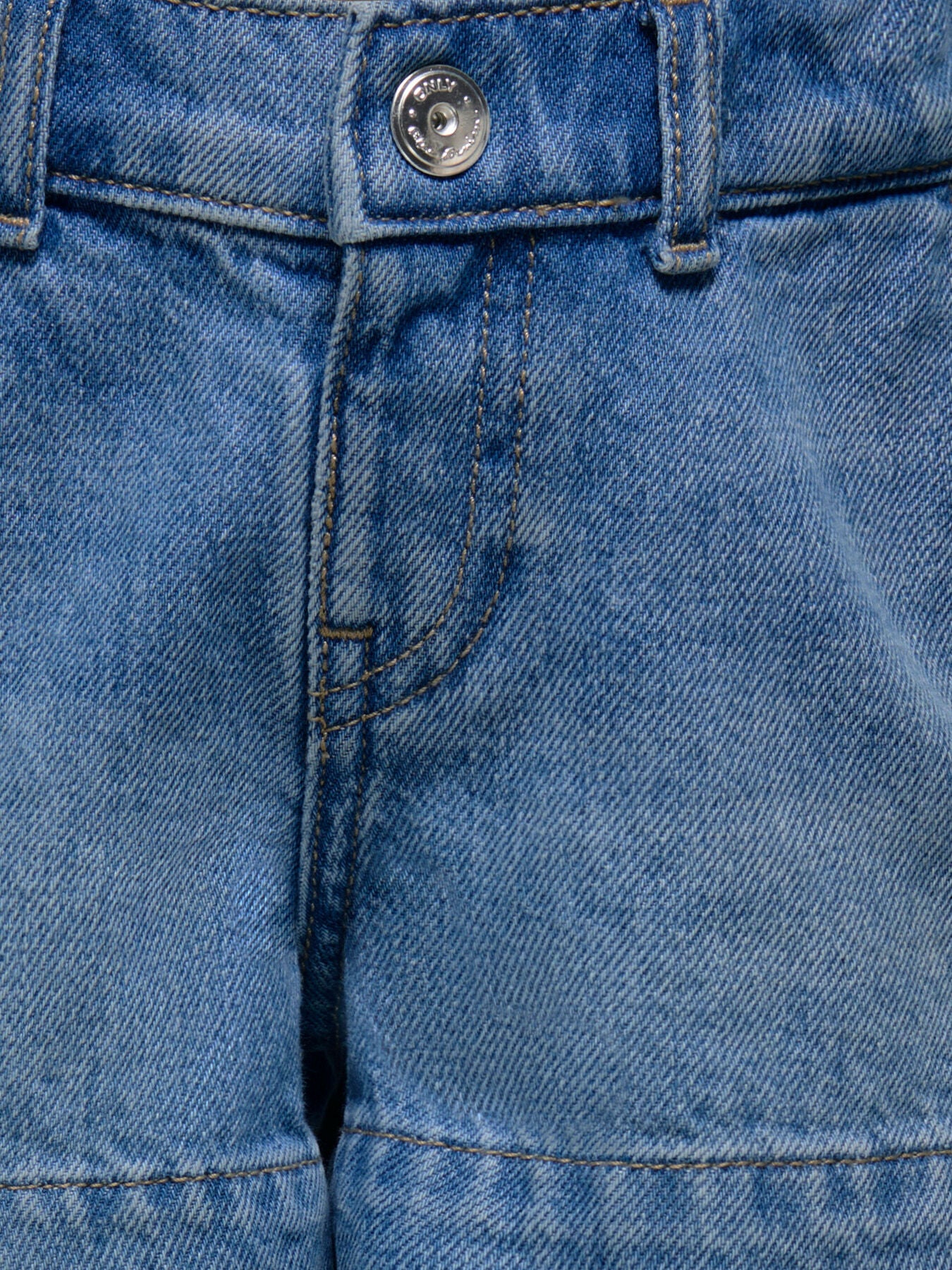 Shorts Comet